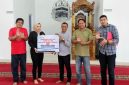 Kenyamanan jamaah dalam beribadah menjadi perhatian Bank Sumsel Babel [BSB] melalui penyaluran bantuan Corporate Social Responsibility [CSR] untuk fasilitas Masjid di kawasan Cidawang, Martapura, Jumat 8 Mei 2026.