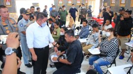 Keluarga korban kecelakaan bus ALS menyampaikan apresiasi dan terima kasih mendalam kepada Gubernur Sumatera Selatan, Dr H Herman Deru, atas bantuan dan perhatian yang diberikan selama berada di Palembang dalam proses penanganan musibah yang menimpa keluarga mereka.