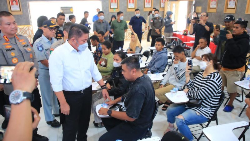Keluarga korban kecelakaan bus ALS menyampaikan apresiasi dan terima kasih mendalam kepada Gubernur Sumatera Selatan, Dr H Herman Deru, atas bantuan dan perhatian yang diberikan selama berada di Palembang dalam proses penanganan musibah yang menimpa keluarga mereka.