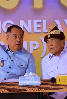 Wagub Sumsel Cik Ujang Dampingi Menko Polkam Tinjau Kampung Nelayan Merah Putih Sungsang
