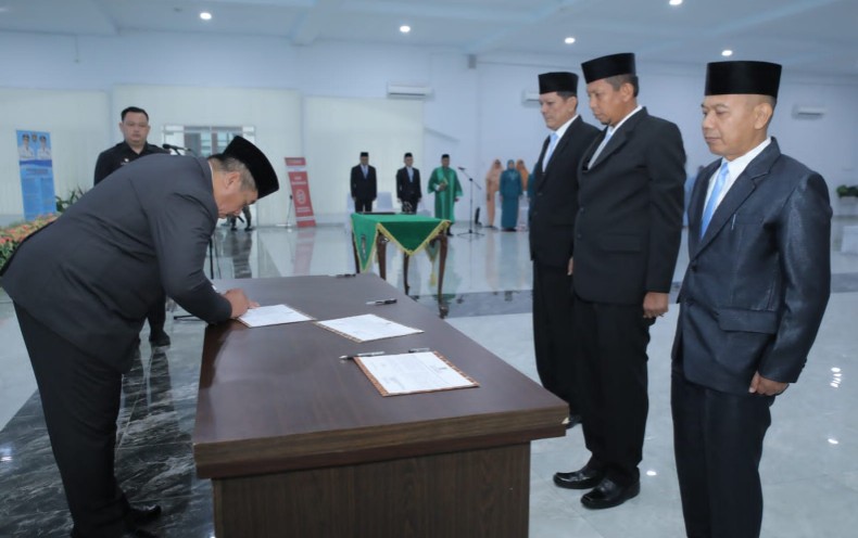 Bupati Asahan Taufik Zainal Abidin, memimpin langsung upacara pengambilan sumpah dan pelantikan Pejabat Pimpinan Tinggi Pratama di lingkungan Pemerintah Kabupaten Asahan.