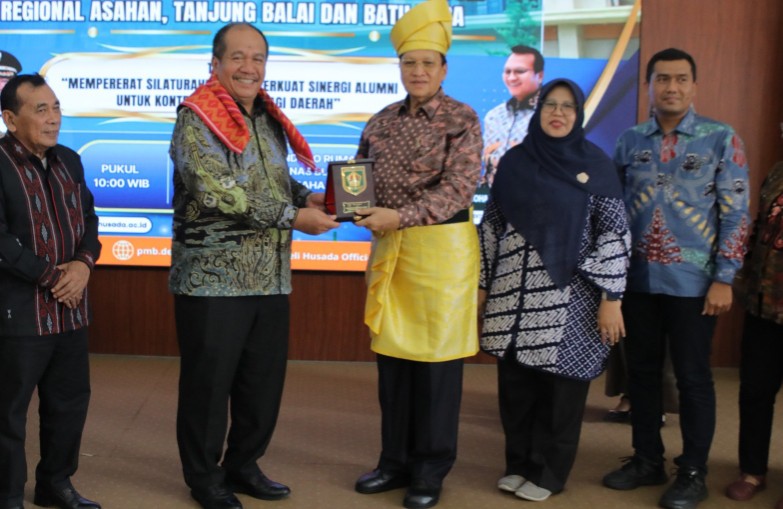 Pemerintah Kabupaten [Pemkab] Asahan menerima kunjungan silaturahmi dari keluarga besar Institut Kesehatan Deli Husada [IKDH] Deli Tua pada Sabtu 9 Mei 2026, pukul 10.00 WIB di Pendopo Rumah Dinas Bupati Asahan.