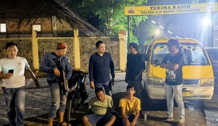 Dua sopir angkot di Palembang, Aidil Saputra [36] dan Renaldi Saputra [31] nyambi maling motor diringkus Tim Opsnal Polsek Ilir Barat 1 Palembang, pada Sabtu dini hari 9 Mei 2026, sekira pukul 02.10 WIB.