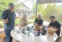Kedai makan santai bagi masyarakat Kota Palembang di Ujung Lorong Kolem atau lebih akrab disebut Kafe Ujlok, telah dibuka untuk umum.