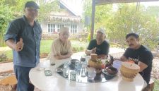 Kedai makan santai bagi masyarakat Kota Palembang di Ujung Lorong Kolem atau lebih akrab disebut Kafe Ujlok, telah dibuka untuk umum.