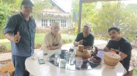 Kedai makan santai bagi masyarakat Kota Palembang di Ujung Lorong Kolem atau lebih akrab disebut Kafe Ujlok, telah dibuka untuk umum.