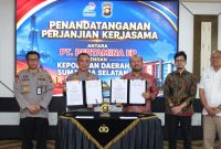 Polda Sumsel bersama PT Pertamina EP melakukan penandatanganan Perjanjian Kerja Sama [PKS] guna mendukung implementasi kebijakan pengelolaan sumur minyak masyarakat sesuai regulasi pemerintah, berlangsung di Ruang Serbaguna Lantai II Gedung Presisi Mapolda Sumatera Selatan, Palembang, pada Senin, 11 Mei 2026.