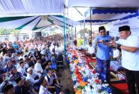 Gubernur Sumsel Dr H Herman Deru saat menghadiri Pengajian Akbar Hari Lahir [Harlah] ke-40 Pondok Pesantren Al Istiqomah yang dirangkaikan dengan Halal Bihalal masyarakat Desa Sumber Harjo di halaman Ponpes Al Istiqomah, Kecamatan Buay Madang Timur, Kabupaten Ogan Komering Ulu [OKU] Timur, Senin 11 Mei 2026, siang.