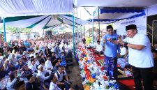 Gubernur Sumsel Dr H Herman Deru saat menghadiri Pengajian Akbar Hari Lahir [Harlah] ke-40 Pondok Pesantren Al Istiqomah yang dirangkaikan dengan Halal Bihalal masyarakat Desa Sumber Harjo di halaman Ponpes Al Istiqomah, Kecamatan Buay Madang Timur, Kabupaten Ogan Komering Ulu [OKU] Timur, Senin 11 Mei 2026, siang.