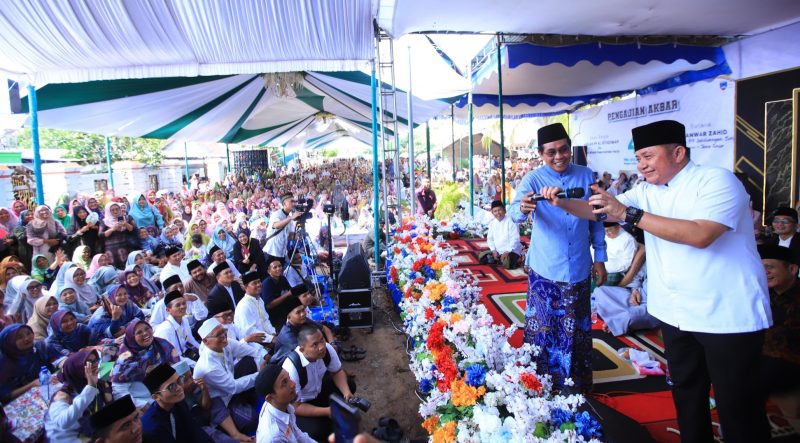 Gubernur Sumsel Dr H Herman Deru saat menghadiri Pengajian Akbar Hari Lahir [Harlah] ke-40 Pondok Pesantren Al Istiqomah yang dirangkaikan dengan Halal Bihalal masyarakat Desa Sumber Harjo di halaman Ponpes Al Istiqomah, Kecamatan Buay Madang Timur, Kabupaten Ogan Komering Ulu [OKU] Timur, Senin 11 Mei 2026, siang.