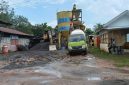 Operasional batching plant milik PT Adipati Raden Sinun di Simpang Raja, Kecamatan Talang Ubi, Kabupaten PALI.
