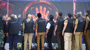 Gubernur Sumatera Selatan [Sumsel] Dr H Herman Deru bersama Wakil Gubernur Sumsel H Cik Ujang saat Launching Sensus Ekonomi 2026 yang dirangkaikan dengan Rapat Koordinasi [Rakor] Camat se-Sumatera Selatan di Griya Agung Palembang, Selasa 12 Mei 2026.