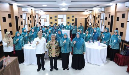 Pelatihan TP-PKK Kecamatan Tahun 2026 resmi dibuka pagi ini sekitar pukul 09.00 WIB di Aula Hotel Antariksa Kisaran. Pembukaan dilakukan oleh Bupati Asahan yang diwakili Kepala Dinas Pemberdayaan Masyarakat dan Desa [PMD].
