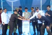 Gubernur Sumatera Selatan, Dr H Herman Deru, memimpin Apel Ikrar Bersama dan Launching Tata Kelola Sumur Minyak Masyarakat sesuai Peraturan Menteri ESDM Nomor 14 Tahun 2025 di Lapangan Sepak Bola Polsek Keluang, Kabupaten Musi Banyuasin [Muba], Rabu 13 Mei 2026.