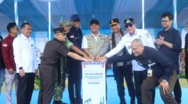Gubernur Sumatera Selatan, Dr H Herman Deru, memimpin Apel Ikrar Bersama dan Launching Tata Kelola Sumur Minyak Masyarakat sesuai Peraturan Menteri ESDM Nomor 14 Tahun 2025 di Lapangan Sepak Bola Polsek Keluang, Kabupaten Musi Banyuasin [Muba], Rabu 13 Mei 2026.