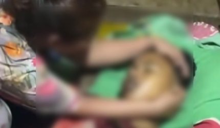 Korban berinisial FD [17], warga Desa Rimbang Jaya I, Kecamatan Tanjung Batu, OKI, mengakhiri hidup dengan kabel listrik di Kelurahan Betung, Kecamatan Betung, Banyuasin.