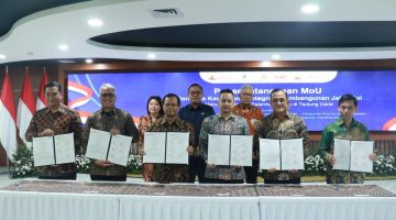 Nota Kesepahaman [MoU] Rencana Kerja Sama Integrasi Pembangunan Jalan Tol menuju Pelabuhan Palembang Baru di Tanjung Carat antara Kementerian Pekerjaan Umum, Kementerian Investasi dan Hilirisasi/BKPM, Pemerintah Provinsi Sumsel, PT Hutama Karya (Persero), PT Bukit Asam Tbk, dan PT Pelabuhan Indonesia (Persero), di Jakarta, Rabu 13 Mei 2026.