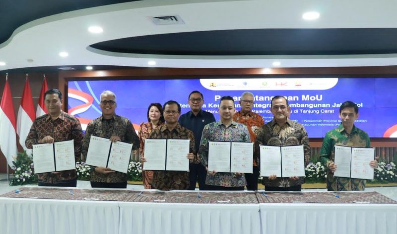 Nota Kesepahaman [MoU] Rencana Kerja Sama Integrasi Pembangunan Jalan Tol menuju Pelabuhan Palembang Baru di Tanjung Carat antara Kementerian Pekerjaan Umum, Kementerian Investasi dan Hilirisasi/BKPM, Pemerintah Provinsi Sumsel, PT Hutama Karya (Persero), PT Bukit Asam Tbk, dan PT Pelabuhan Indonesia (Persero), di Jakarta, Rabu 13 Mei 2026.