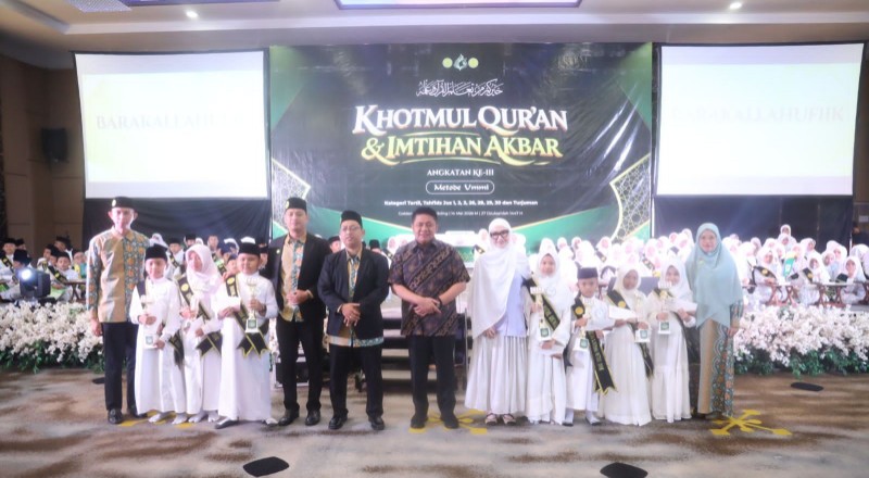 Gubernur Sumatera Selatan Dr H Herman Deru menghadiri pembukaan kegiatan Khotmul Quran dan Imtihan Akbar Angkatan III Tartil, Tahfidz, dan Turjuman Metode Ummi yang digelar Ummi Palembang di Grand Ballroom Golden Sriwijaya, Kamis 14 Mei 2026