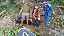 Polairud Polda Sumsel bergerak cepat mengevakuasi sesosok mayat laki-laki tanpa identitas tengah mengapung di perairan Pulau Borang, tepatnya di dermaga PT Asrigita [PLTU], Kecamatan Banyuasin 1, Kabupaten Banyuasin, pada Jumat 15 Mei 2026, pagi sekitar pukul 06.30 WIB.