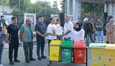 Pada Jumat 15 Mei 2026, Wali Kota Ratu Dewa didampingi Sekretaris Daerah Aprizal Hasyim resmi mensosialisasikan tata cara penerapan sanksi administratif terhadap pelanggaran pengelolaan sampah rumah tangga dan sampah sejenis rumah tangga di kawasan Pelataran Kambang Iwak.