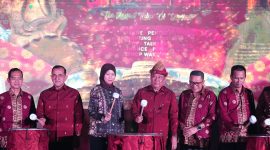 Wagub Sumsel Cik Ujang saat membuka Festival Sriwijaya di Kompleks Dekranasda Palembang, Jumat 15 Mei 2026.