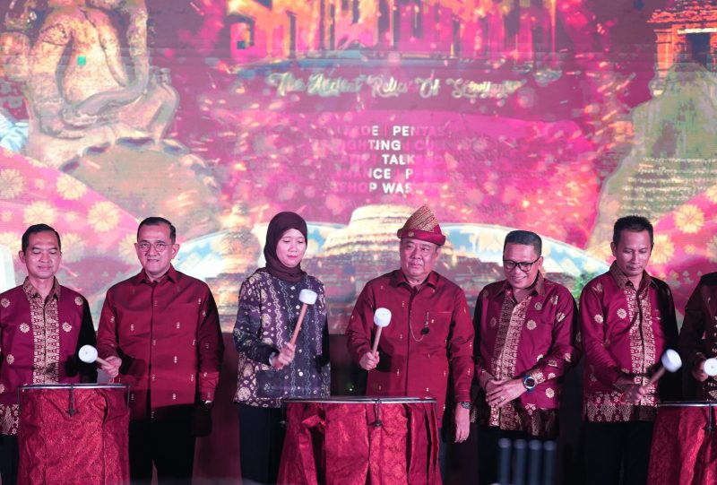 Wagub Sumsel Cik Ujang saat membuka Festival Sriwijaya di Kompleks Dekranasda Palembang, Jumat 15 Mei 2026.