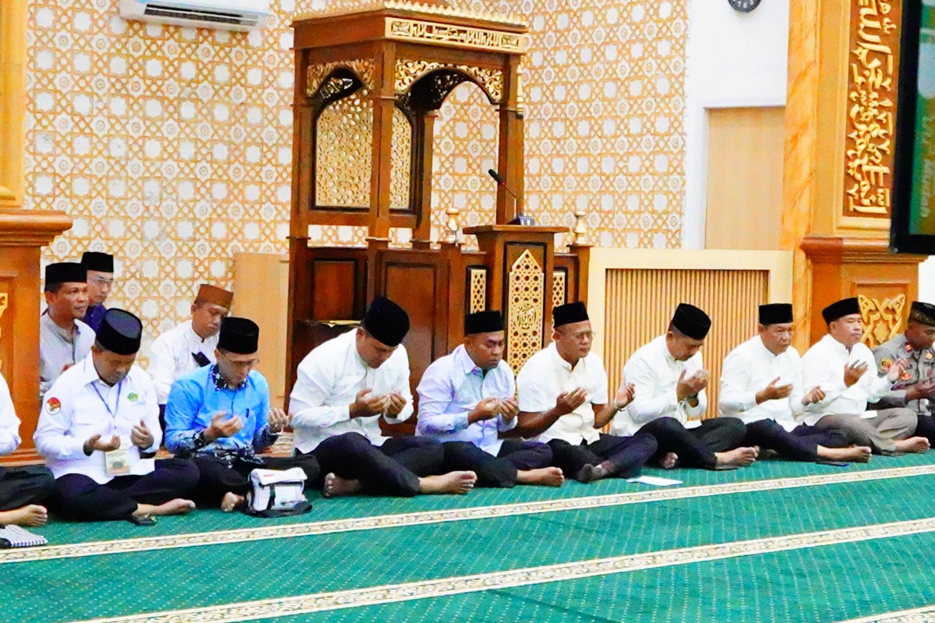 Pemerintah Kota [Pemkot] Prabumulih melalui Wali Kota H Arlan resmi melepas 169 calon jemaah haji [CJH] beserta satu orang pendamping haji menuju Tanah Suci.