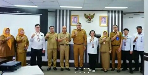 Wakil Wali Kota Prabumulih, Franky Nasril SKom MM didampingi Asisten I Dr Drs Aris Priadi SH MSi menghadiri Rapat Pertemuan Tim BPKP Provinsi Sumatera Selatan bersama Instansi dan Unit Kerja Pemerintah Kota Prabumulih yang berlangsung di Ruang Rapat Lantai 1 Kantor Pemerintah Kota Prabumulih, Senin 11 Mei 2026.