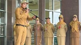 Wakil Wali Kota Prabumulih, Franky Nasril SKom MM memimpin apel mingguan, berlangsung di halaman Kantor Pemerintah Kota Prabumulih, Senin 11 Mei 2026.
