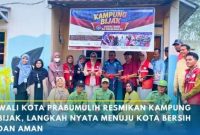 Wali Kota Prabumulih H Arlan menghadiri sekaligus melaunching Kampung Bijak yang digelar pada Minggu 3 Mei 2026. Program ini resmi diluncurkan di Perumahan Komunitas Petugas Kebersihan Anak Petai, Kota Prabumulih.