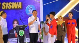 Wakil Gubernur Sumatera Selatan, H Cik Ujang, membuka secara resmi Lomba Kompetensi Siswa [LKS] Sekolah Menengah Kejuruan [SMK] Tingkat Provinsi Sumatera Selatan Tahun 2026 di SMK Negeri 2 Palembang, Selasa 19 Mei 2026.