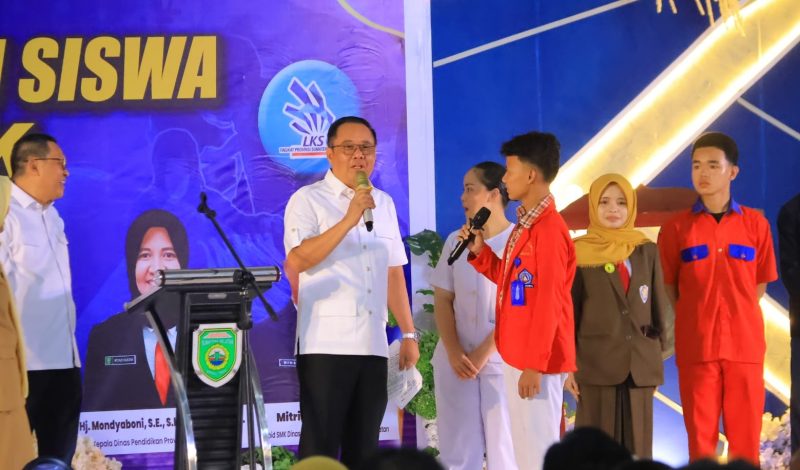 Wakil Gubernur Sumatera Selatan, H Cik Ujang, membuka secara resmi Lomba Kompetensi Siswa [LKS] Sekolah Menengah Kejuruan [SMK] Tingkat Provinsi Sumatera Selatan Tahun 2026 di SMK Negeri 2 Palembang, Selasa 19 Mei 2026.