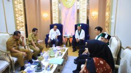 Wakil Gubernur Sumatera Selatan, H Cik Ujang, menerima audiensi pengurus Himpunan Mahasiswa Islam [HMI] Cabang Palembang di ruang kerjanya, Selasa 26 Mei 2026 sore.