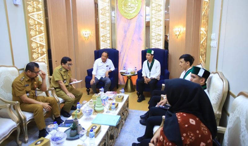 Wakil Gubernur Sumatera Selatan, H Cik Ujang, menerima audiensi pengurus Himpunan Mahasiswa Islam [HMI] Cabang Palembang di ruang kerjanya, Selasa 26 Mei 2026 sore.