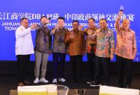 Wakil Gubernur Sumatera Selatan [Wagub Sumsel] H Cik Ujang memanfaatkan forum Pertukaran Tokoh Politik dan Bisnis Tiongkok–Indonesia Program DBA Angkatan XII CKGBSP untuk mempromosikan berbagai potensi investasi yang dimiliki Sumsel kepada para pengusaha asal Tiongkok.