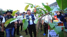 Gubernur Sumsel Dr H Herman Deru saat memberikan sambutan pada Festival Kehutanan di Kampus UIN Raden Fatah Palembang, Kamis 21 Mei 2026.