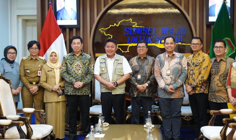 Gubernur Sumatera Selatan, Dr H Herman Deru, menerima audiensi Direktur Politeknik Pariwisata Palembang terkait rencana pelaksanaan Palembang Tourism Forum [PTF] Volume 3 Tahun 2026 di ruang tamu Gubernur Sumatera Selatan, Selasa 19 Mei 2026.