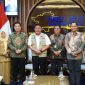 Gubernur Sumatera Selatan, Dr H Herman Deru, menerima audiensi Direktur Politeknik Pariwisata Palembang terkait rencana pelaksanaan Palembang Tourism Forum [PTF] Volume 3 Tahun 2026 di ruang tamu Gubernur Sumatera Selatan, Selasa 19 Mei 2026.
