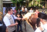 Gubernur Sumatera Selatan [Sumsel], Dr H Herman Deru meninjau persiapan lokasi pemotongan hewan kurban dan pelaksanaan Salat Iduladha 1447 Hijriah di Kota Palembang, sekaligus menyerahkan sapi kurban bantuan Presiden Republik Indonesia di Masjid Taqwa Palembang.