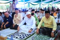 Gubernur Sumatera Selatan [Sumsel] Dr H Herman Deru bersama Wakil Gubernur Sumsel H Cik Ujang melaksanakan Salat Idul Adha 1447 Hijriah di Griya Agung Palembang, Rabu 27 Mei 2026.