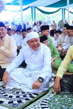 Salat Iduladha di Griya Agung, Herman Deru Paparkan Capaian Pembangunan dan Ajak Jaga Kerukunan