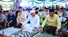Gubernur Sumatera Selatan [Sumsel] Dr H Herman Deru bersama Wakil Gubernur Sumsel H Cik Ujang melaksanakan Salat Idul Adha 1447 Hijriah di Griya Agung Palembang, Rabu 27 Mei 2026.