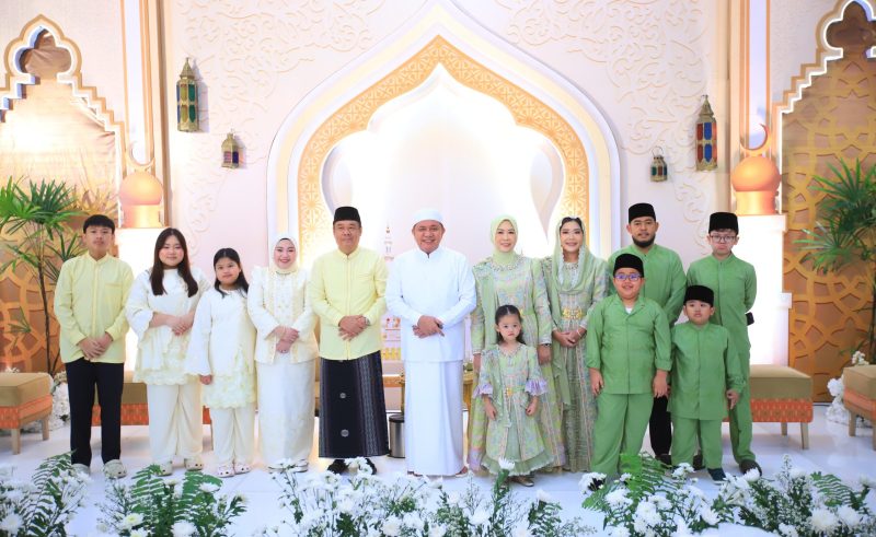 Suasana hangat dan penuh kekeluargaan mewarnai open house Iduladha 1447 Hijriah yang digelar Gubernur Sumatera Selatan, Dr H Herman Deru, di Griya Agung, Rabu 27 Mei 2026.