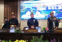 Gubernur Sumatera Selatan, Dr H Herman Deru, bersama Wakil Gubernur Sumsel, H Cik Ujang, menghadiri Rapat Paripurna Istimewa DPRD Provinsi Sumatera Selatan dalam rangka Hari Jadi ke-80 Provinsi Sumatera Selatan di Ruang Rapat Paripurna DPRD Sumsel, Senin 18 Mei 2026, pagi.