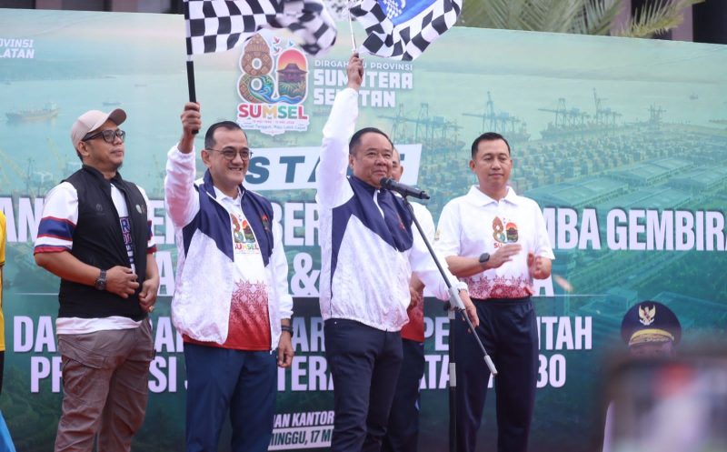 Wagub Cik Ujang saat menghadiri kegiatan jalan santai, senam bersama, dan lomba hiburan yang digelar di halaman Kantor Gubernur Sumsel, Minggu 17 Mei 2026.