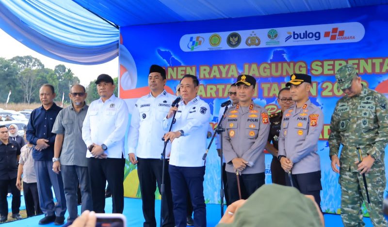 Wakil Gubernur Sumatera Selatan [Wagub Sumsel] H Cik Ujang menegaskan komitmen Pemerintah Provinsi Sumsel dalam mendukung ketahanan pangan nasional saat menghadiri Panen Raya Jagung Serentak Kuartal II Tahun 2026 di Desa Bumi Agung Jaya, Kecamatan Buay Rawan, Kabupaten Ogan Komering Ulu Selatan [OKU Selatan], Sabtu 16 Mei 2026.