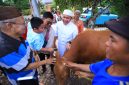 Gubernur Sumatera Selatan, Dr H Herman Deru, memanfaatkan momentum Hari Raya Idul Adha 1447 Hijriah untuk berbagi kurban bersama masyarakat sekaligus memperkuat kebersamaan keluarga.