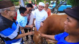 Gubernur Sumatera Selatan, Dr H Herman Deru, memanfaatkan momentum Hari Raya Idul Adha 1447 Hijriah untuk berbagi kurban bersama masyarakat sekaligus memperkuat kebersamaan keluarga.