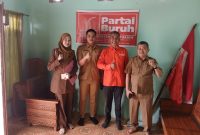 Ketua Partai Buruh EXCO Banyuasin Maxi Malian saat menerima kunjunga Plt Kepala Kesbangpol Banyuasin M Iqbal Hamidi dan jajaran.